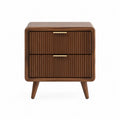 Comodino rettangolare con 2 cassetti in MDF impiallacciato noce gambe inclinate e maniglie color ottone 50 x 45 x 55 cm